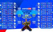 kaiyun体育:梅西第八次捧起金球奖 阿根廷巨星再创足坛历史